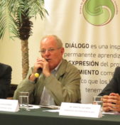 Pedro Pablo Kuczynski presentó propuestas y firmó compromiso para la prevención y solución pacífica de los conflictos sociales